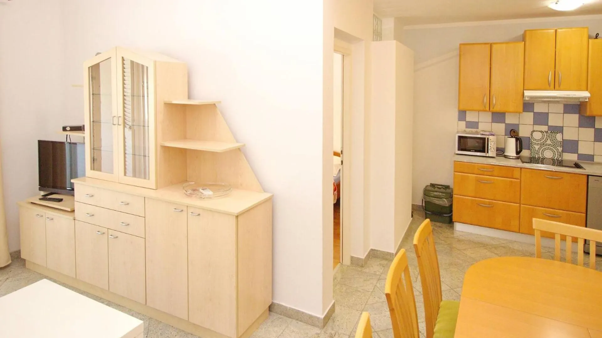 Apartments Mikulan Beach 바슈카