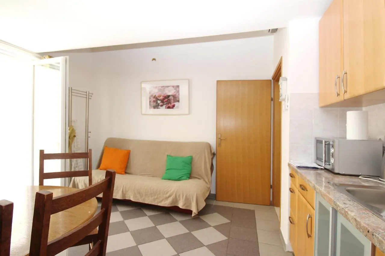 Apartments Mikulan Beach Baska   Baska (Krk)